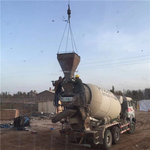 碧江区“精准瞄准”—— 吊车的 “定位导航” 技术