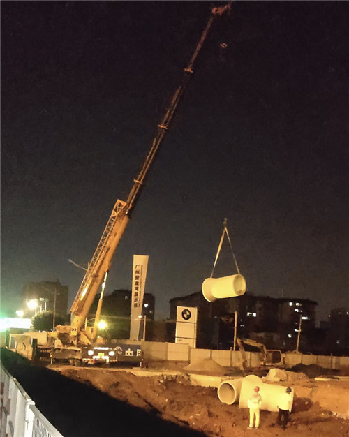 碧江区“弯臂矫正”—— 吊车的 “形变补偿” 技术